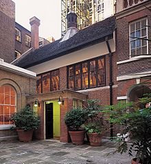 Barnard&#x27;s_Inn_Hall.jpg